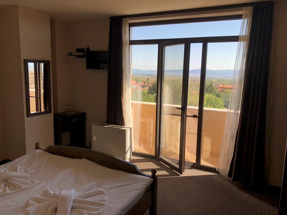 Хотел с ресторант и магазин за сувенири