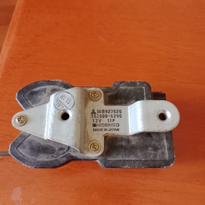 Замок доводчик Делика Delica