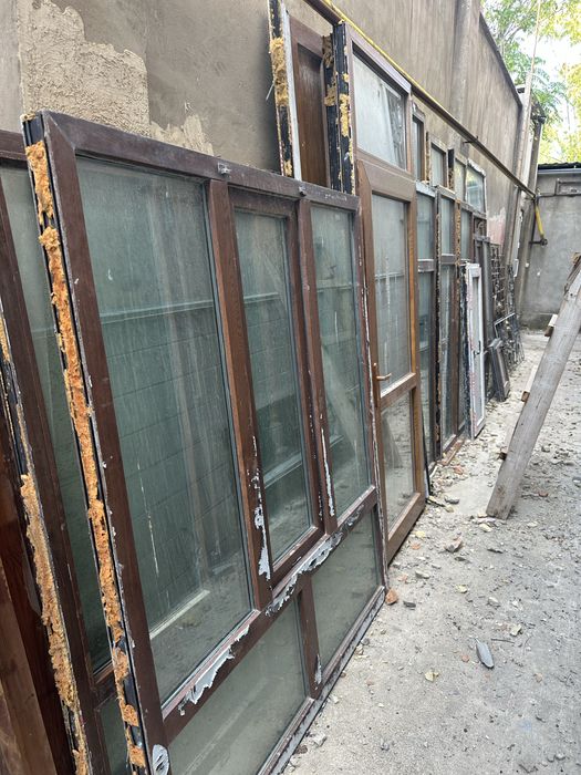 Пластикоые окна, двери разные размеры с решеткой