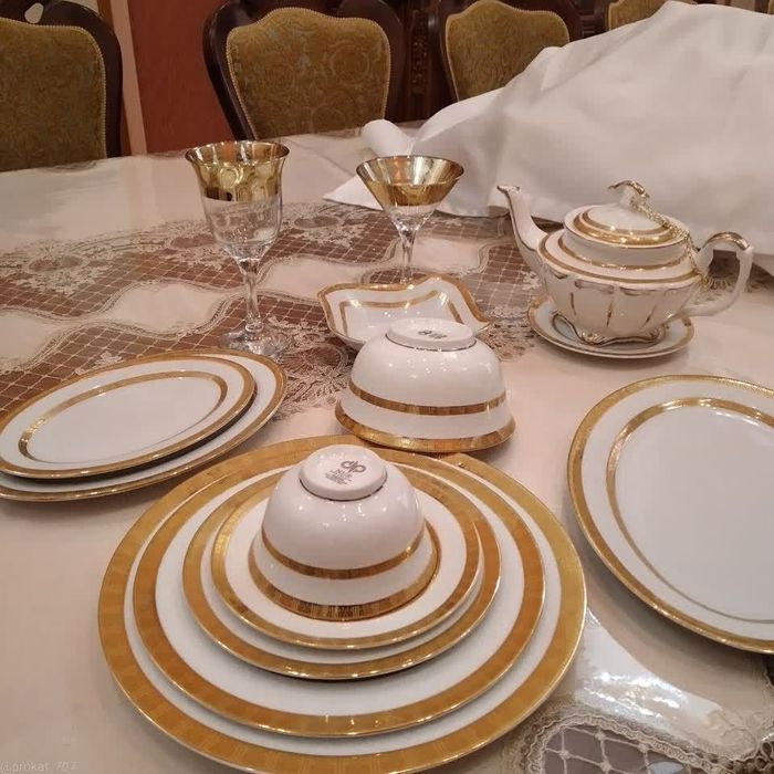 Prakat Stol Stul va chinni idishlar