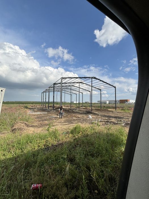 Hale metalice la gata cu panouri Sandwich