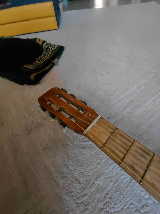 Гитара акустическая