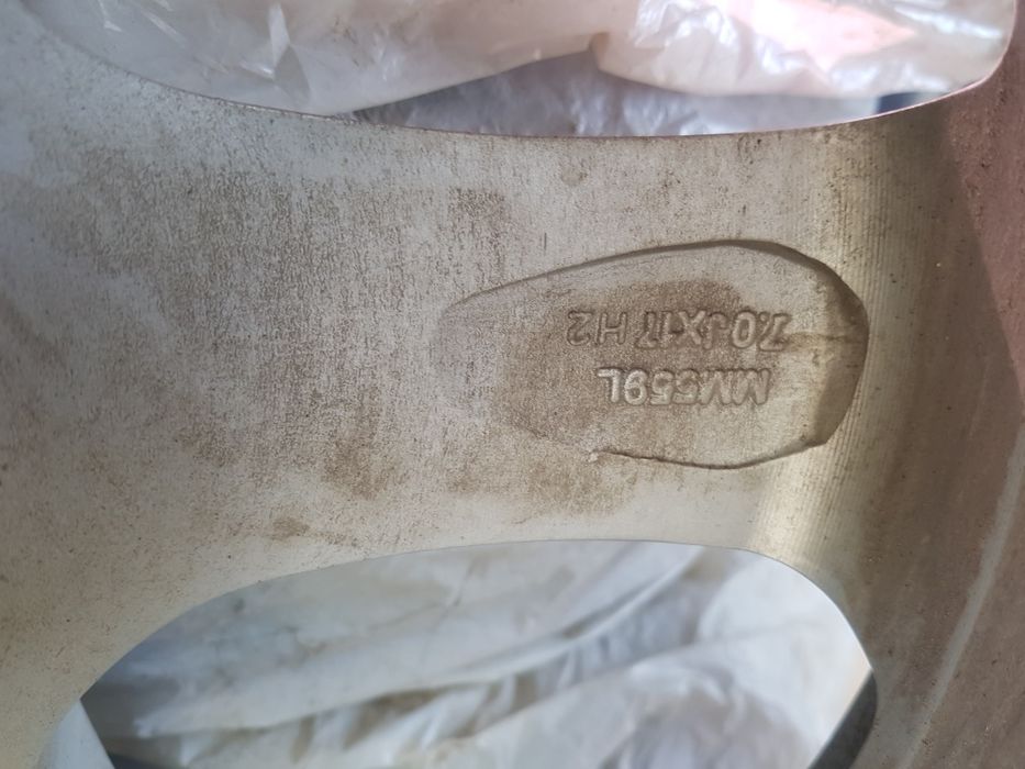 Продавам джанти със зимни гуми 225/65/17 Continental за Тойота Рав 4