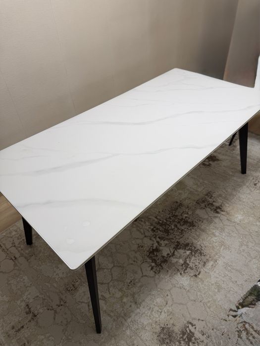 Стол в гостинную кухню