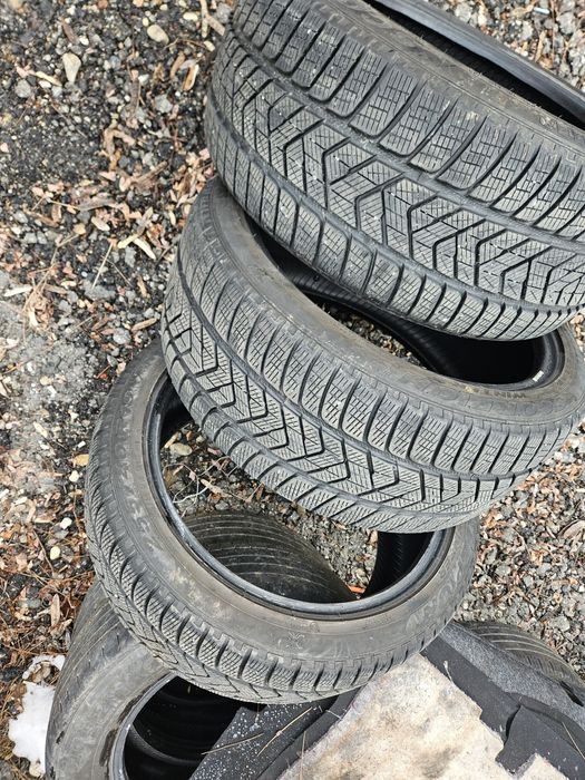 890 lei bucata pirelli scorpion 255x40x19 trei bucăți 255/40R19 cauciu