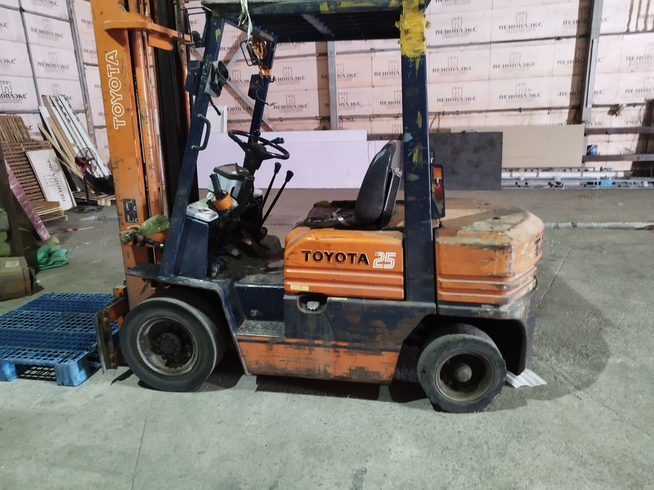 Вилочный погрузчик