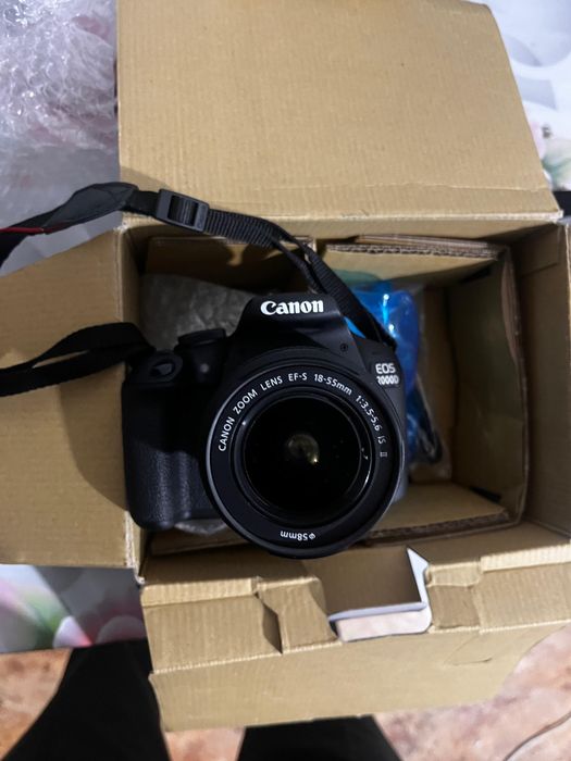 Фотоаппарат Canon EOS2000D