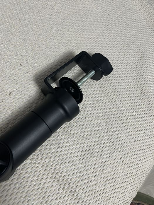 Vand brat de microfon