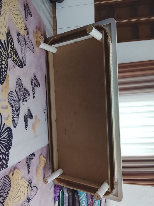 стол прочный новый