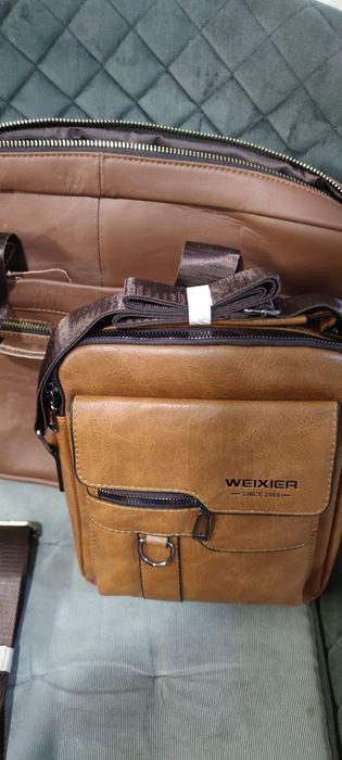 Продавам 2 нови мъжки чанти за рамо от италианска телешка кожа!