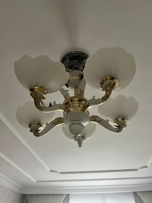 Средний состояниях Люстра