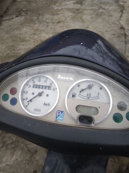 Vand scuter vespa de 125 cc