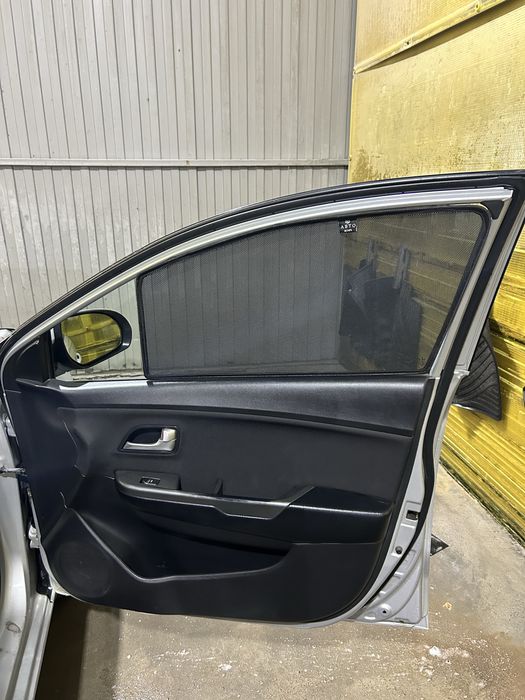 Шторка на Kia Rio