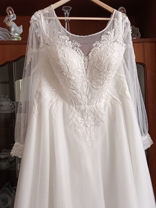 Rochie mireasa  + cerc si voal
