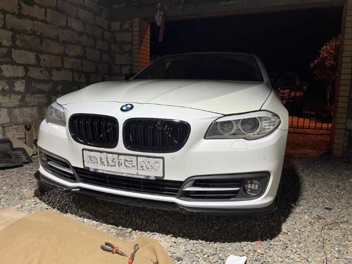 Prelungire Lip Bara Fata Normala BMW Seria 5 F10 F11 Facelift LCI (15-17), Bara Standard, Negru Lucios