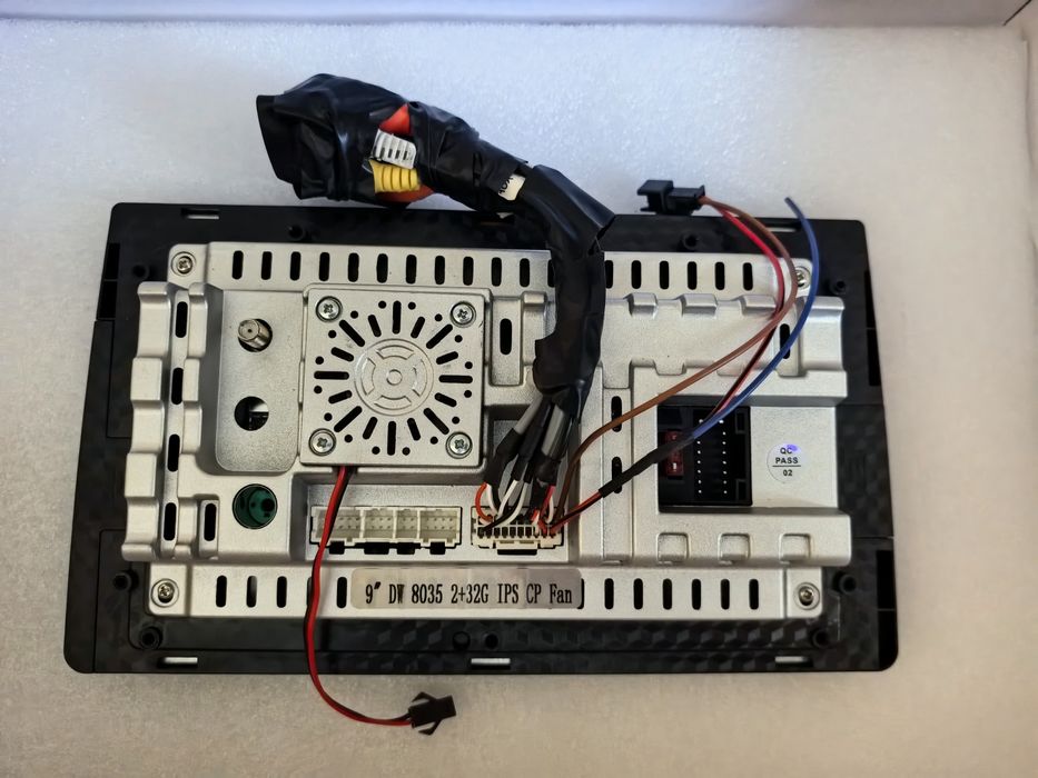 Spark monitor 9 dyumlik ramkasi bilan