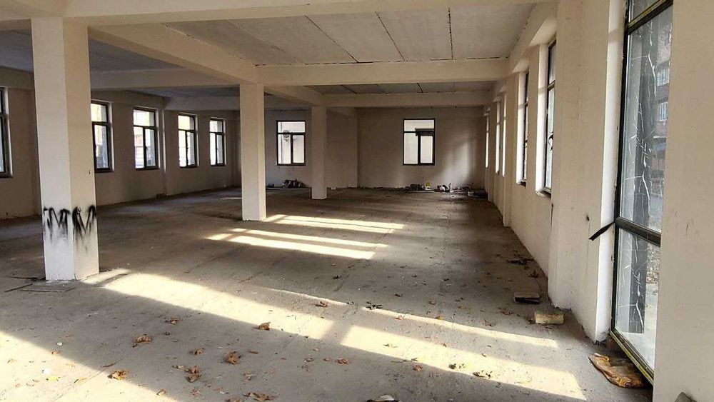Сдаётся  под Клинику отдельно стоящее здание. Первая линия.