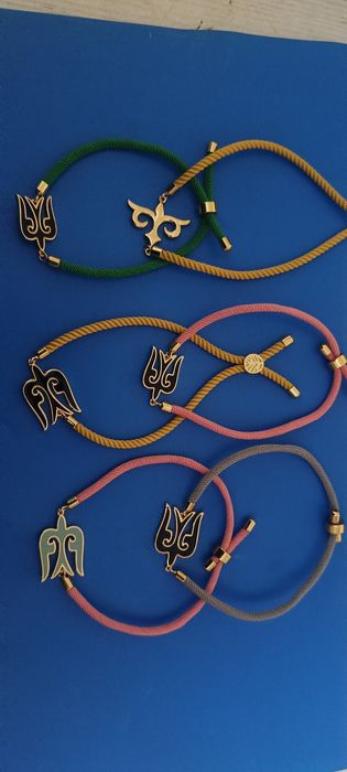 Браслеты, брошь,