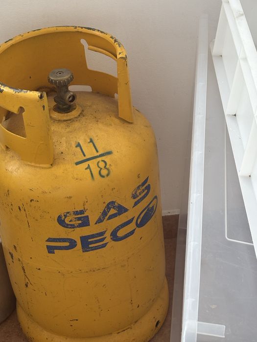 Butelie galbena cu guler