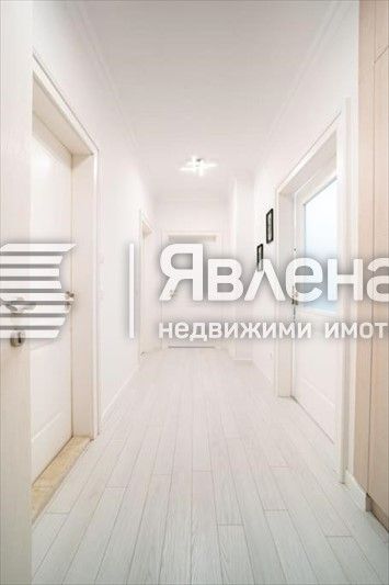 Продава се Двустаен апартамент в Варна, Център - 86 кв.м за 3721 €/кв.м - Снимка #10