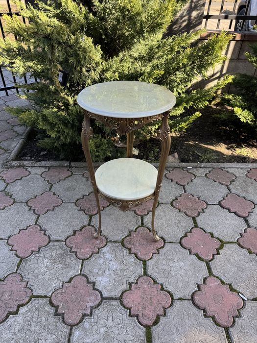 Masa din bronz cu doua blaturi de marmura