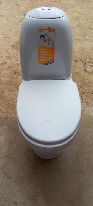 Унитаз. Продаётся унитаз чистая.