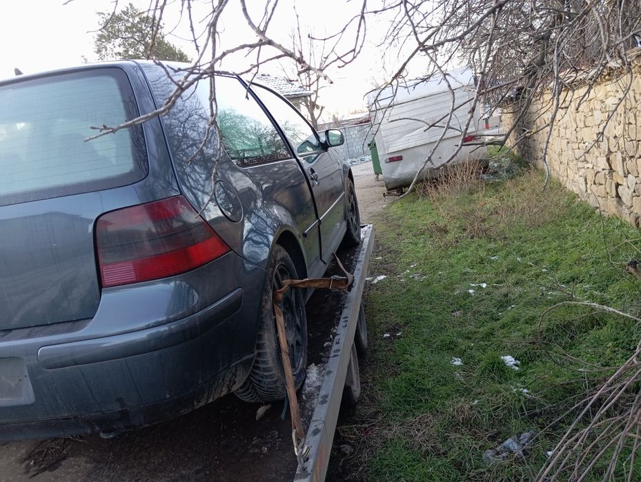 Продавам Голф 4 1.9 116 6 скорости На Части