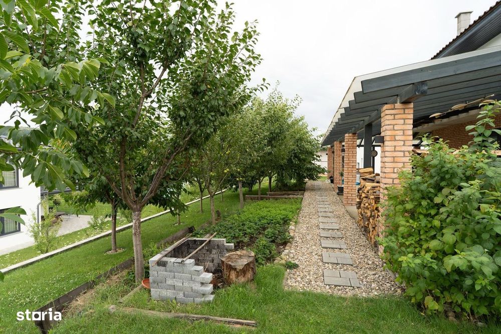 Casă de vânzare (+ teren de sport privat) - Baciu, Popești, Cluj
