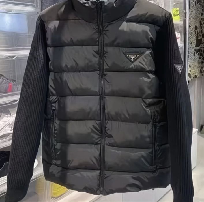 Кофта Prada       .