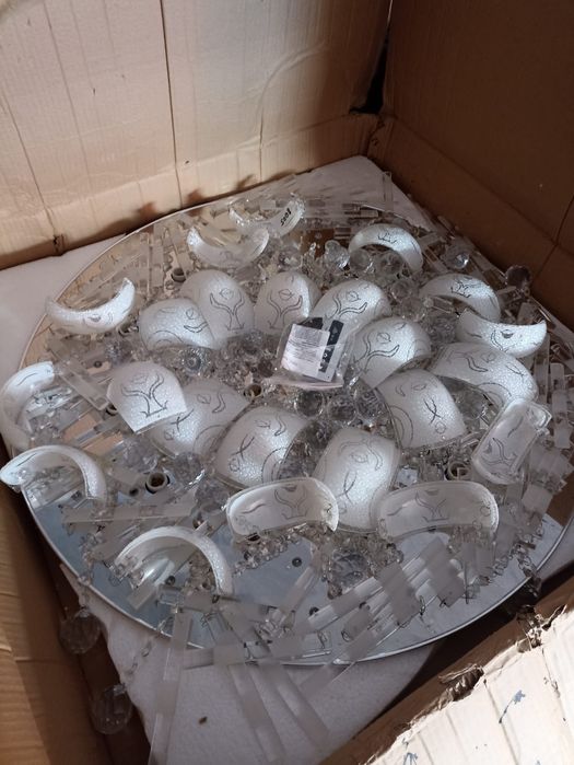 Продам люстру новая