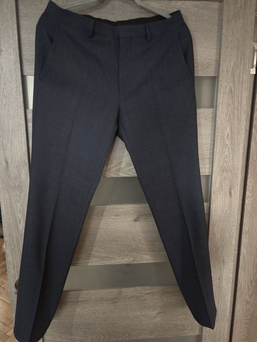 Costum elegant Hugo Boss Bleumarin