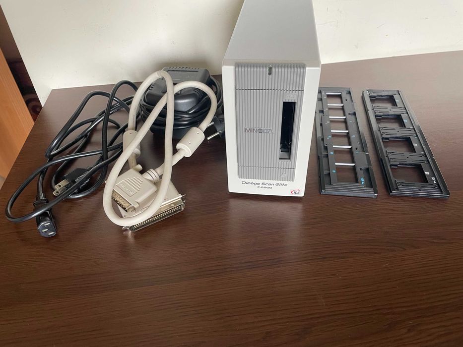 Minolta Dimage Scan Elite F-2900 скенер за 35мм фото филм