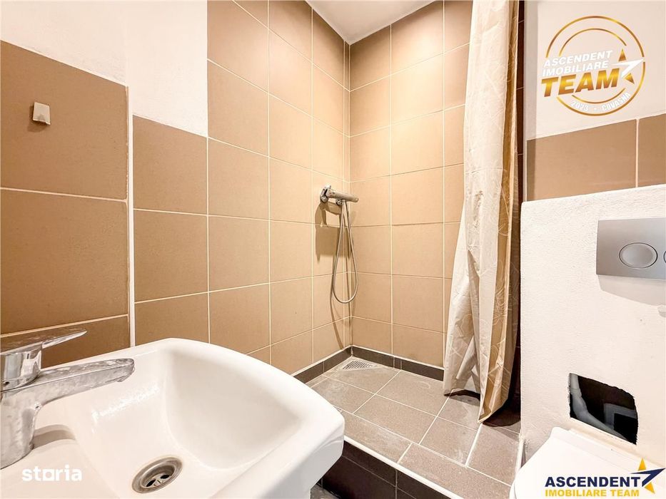 Confort,liniste,pozitie apreciabila: Apartament renovat,decomandat,3 c
