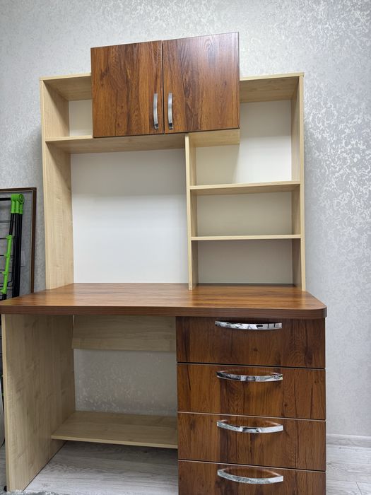 Продается письменный стол