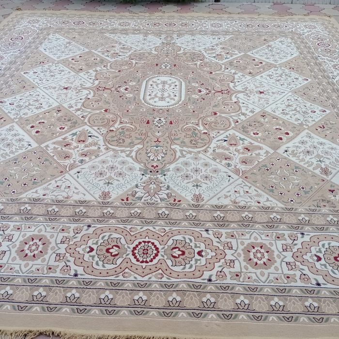 Продам ковёр 4x4 в отличном состоянии