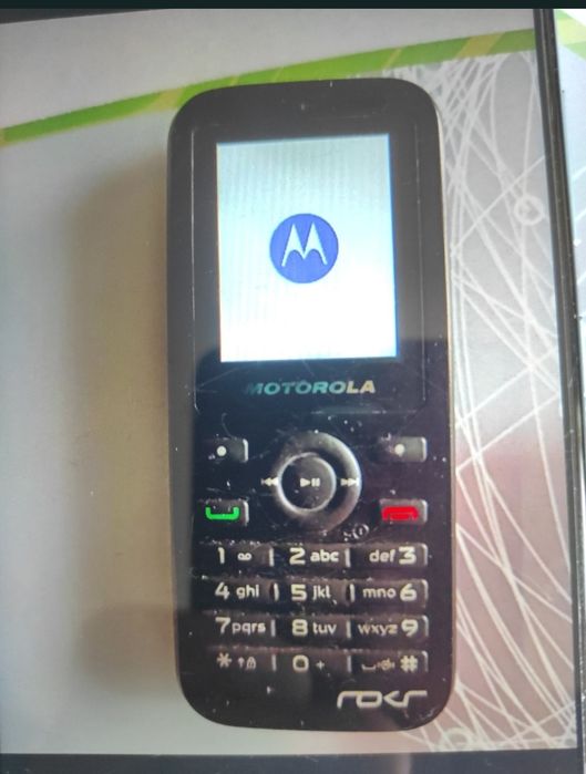 Telefon taste camera, robust, mic și foarte practic