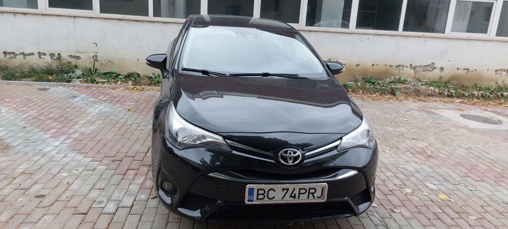 Vând Toyota Avensis 2015