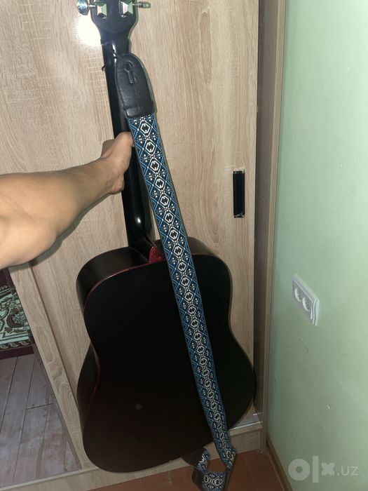 akustika gitara zo'r xolatda