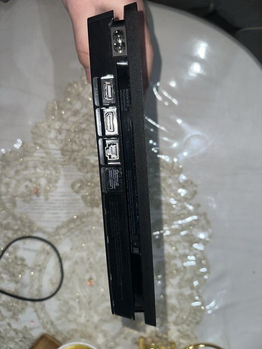 PlayStation 4 slim 500 gb