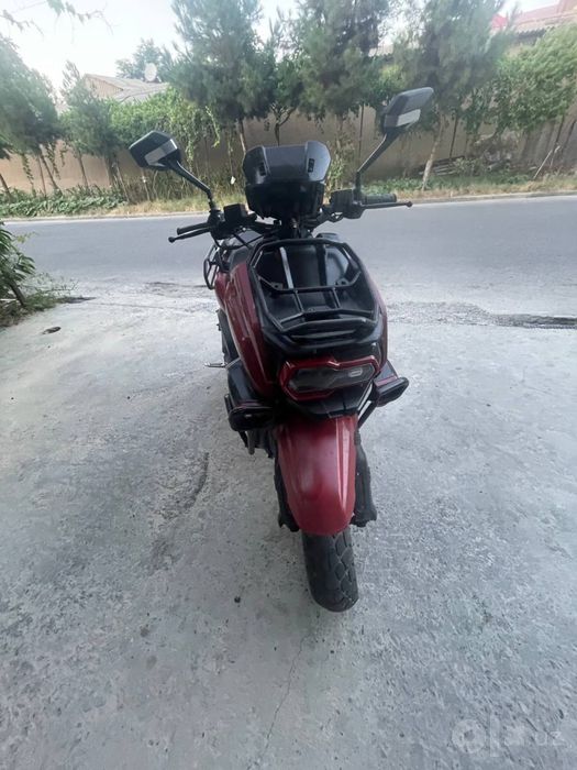 Sukuter tank sotiladi