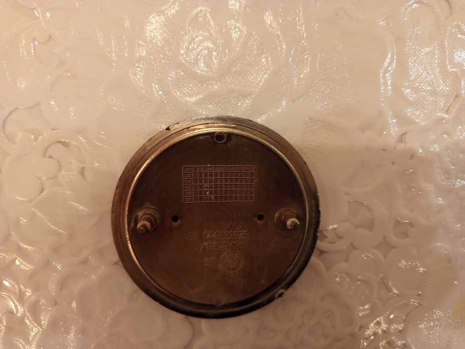 Эмблема БМВ для машины.