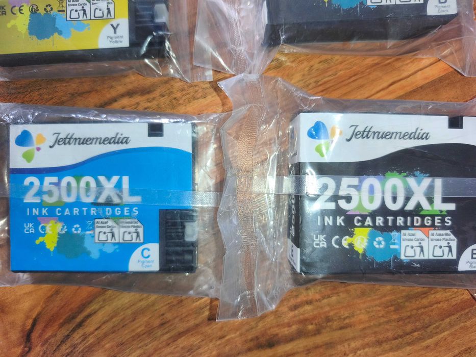 Чисто Нов Запечатан Комплект Мастилени Касети PGI-2500XL (5 бр.) за Принтери Canon Maxify
