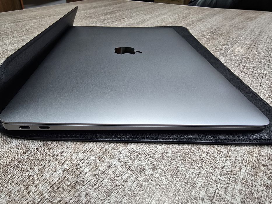 MacBook air m1 8/256gb