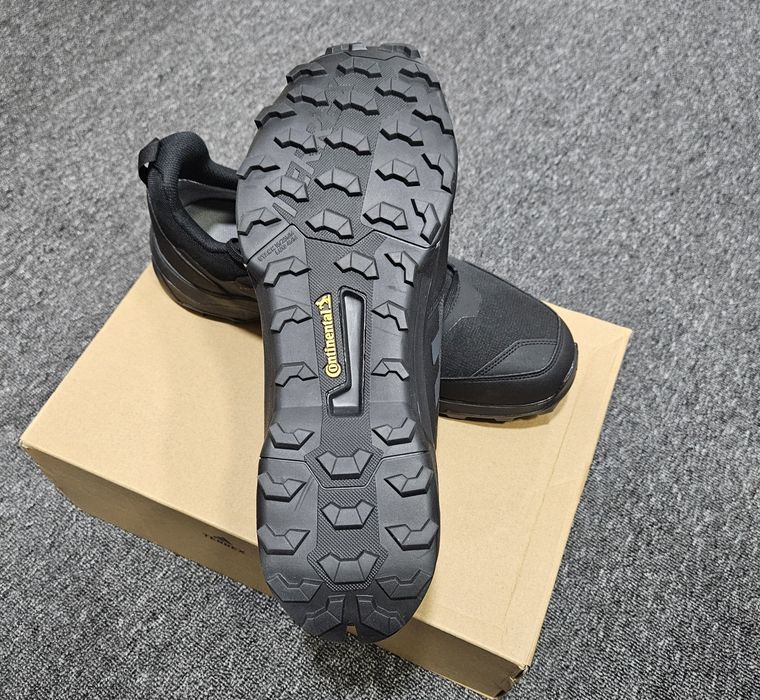Продам ADIDAS  TERREX oригинал  размер 48.  На размер стопы 30.5 см