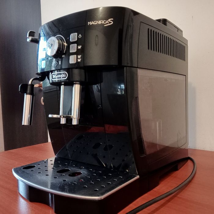 Cafetieră DeLonghi magnifica S