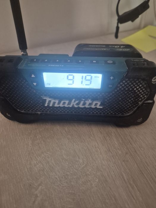 Radio makita 12v+ baterie 10.8v 4 ah