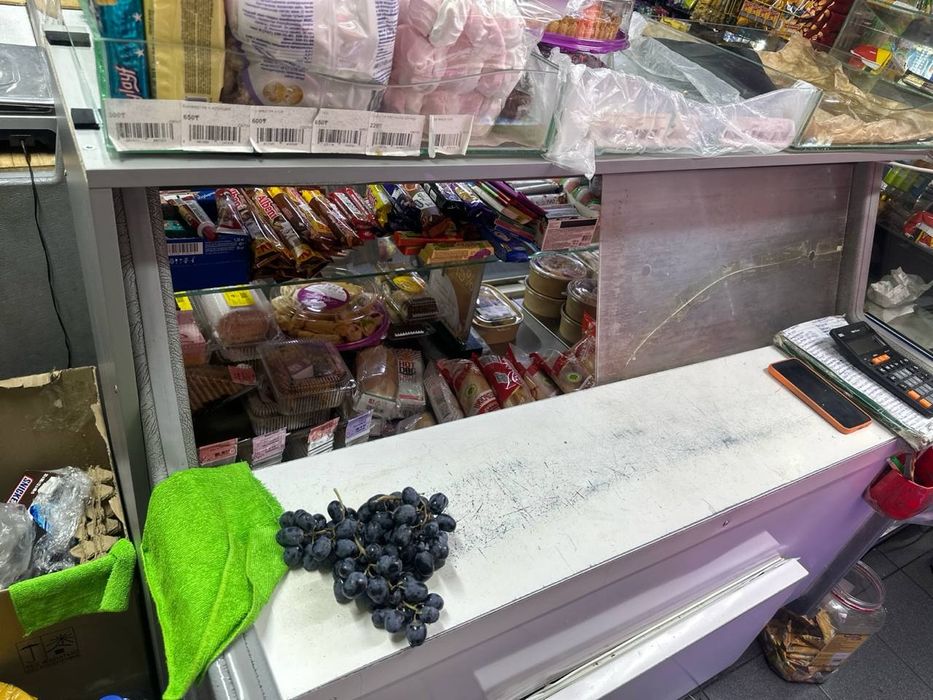 Продам срочно витринный холодильник