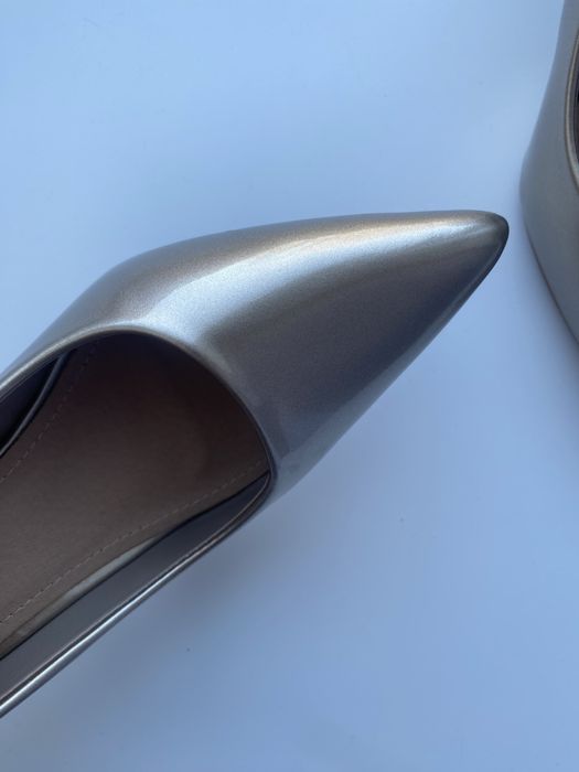 Продам туфли лодочки на шпильке