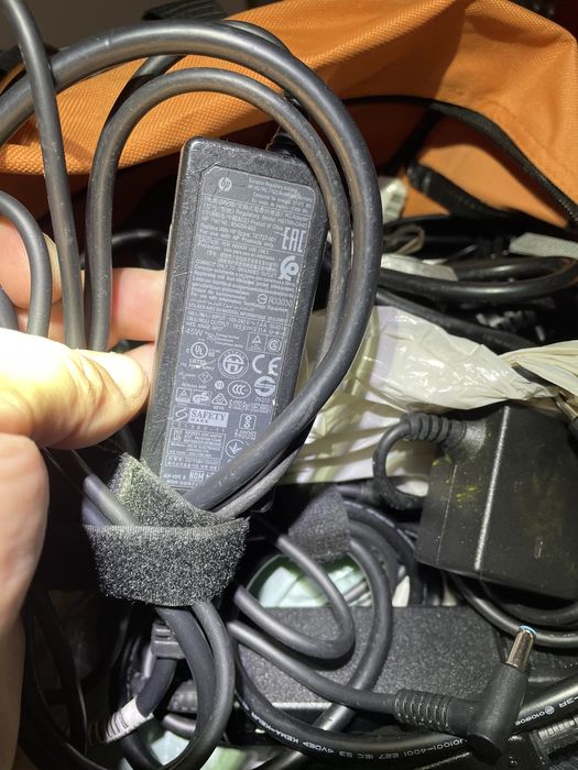 Vand incarcatoare laptop originale hp, dell, lenovo