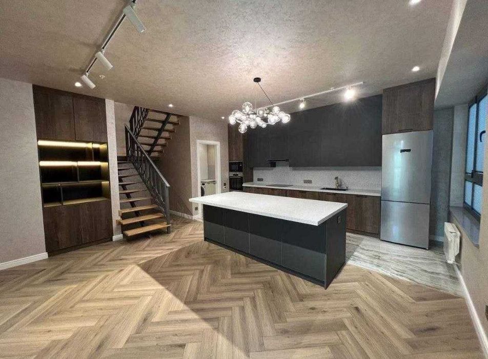 ПЕНТХАУС! ЖК АКАЙ СИТИ! Двухъярусная 5 ком кв-ра в Центре! Дархан